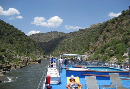 Desde la cubierta superior podrá disfrutar del paisaje